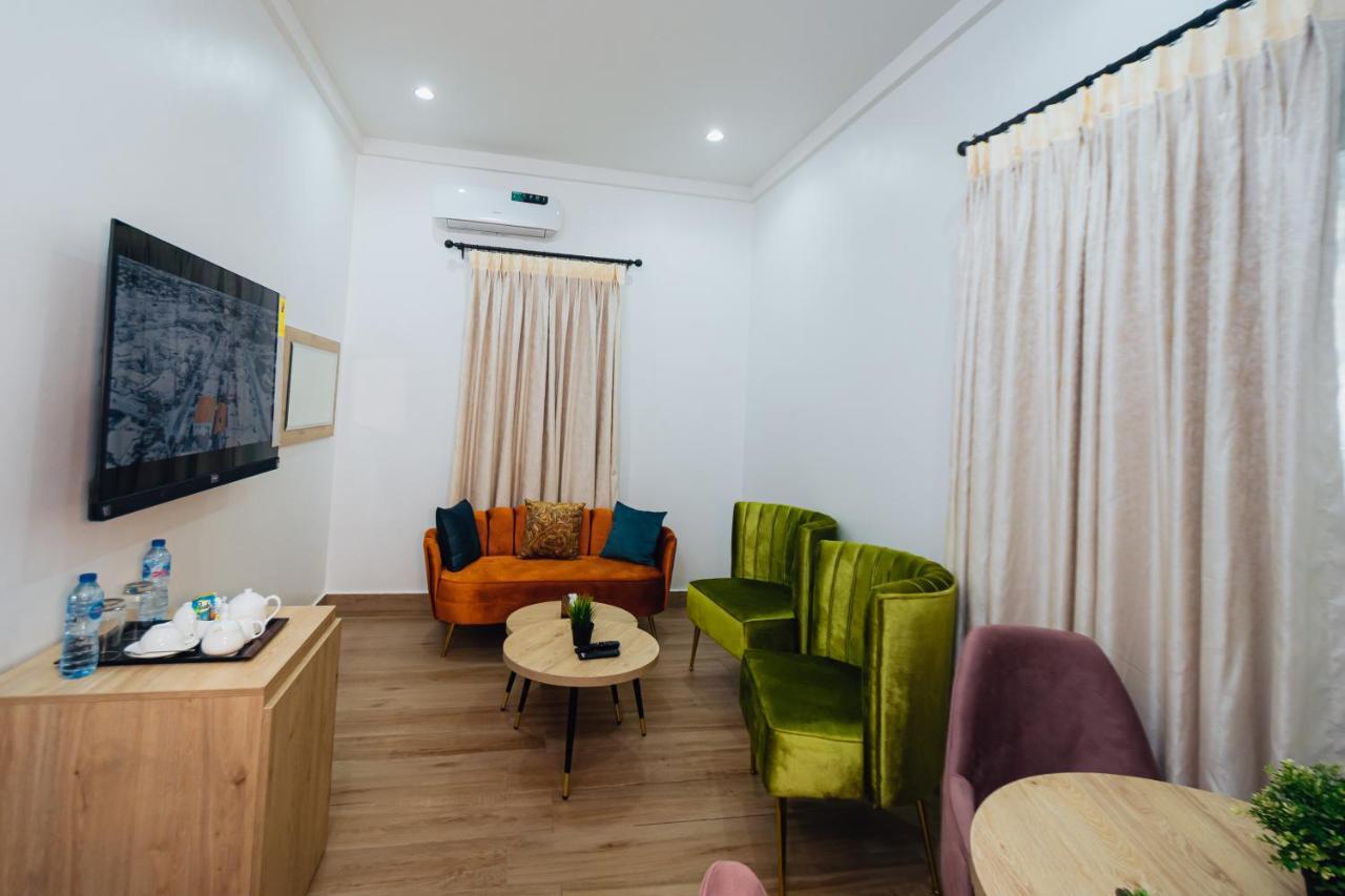 Quest Boutique Hotel Gwarinpa Exterior photo